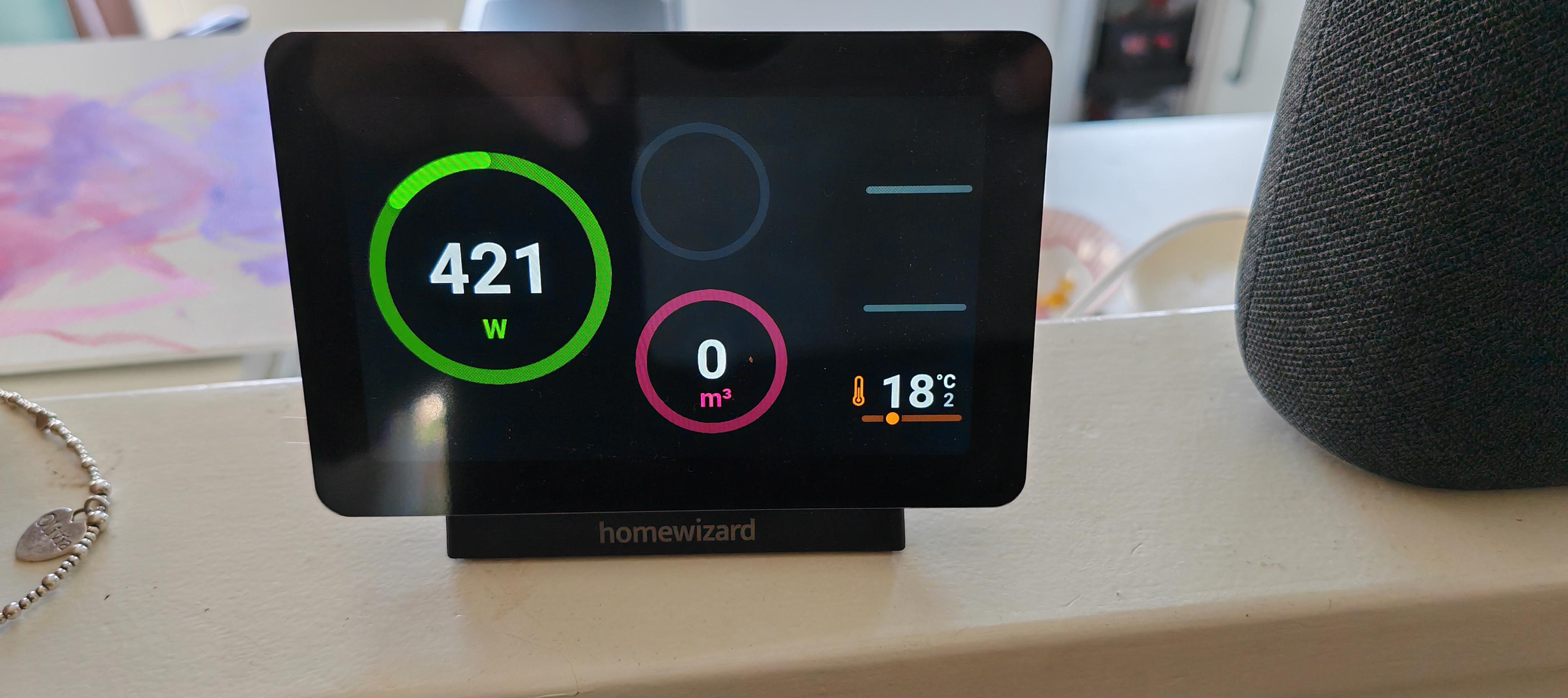 HomeWizard Energy Display aan met verbruik zichtbaar