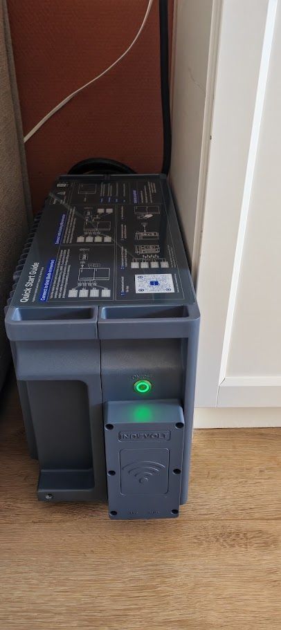 Indevolt SolidFlex 3000 AC met groen brandende aan-knop