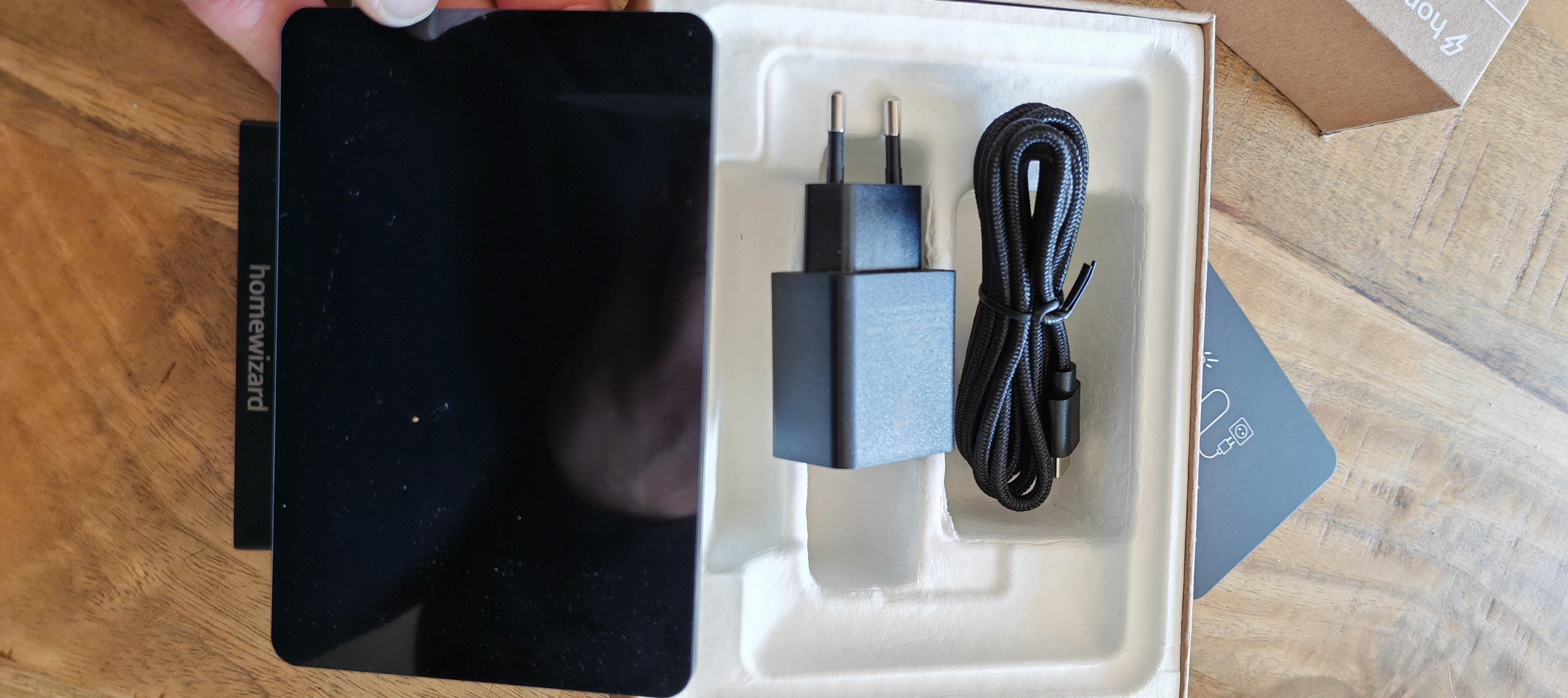 HomeWizard P1 Meter en Energy Display naast elkaar