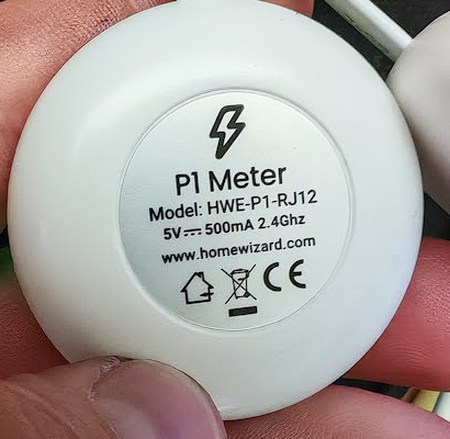 Achterkant van de HomeWizard P1 Meter met model HWE-P1-RJ12 zichtbaar op het typeplaatje